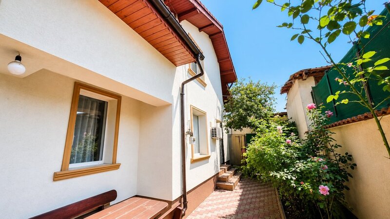 Sector 1 Casa P+M cu doua apartamente si curte  Soseaua Chitilei,